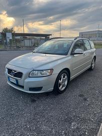 Volvo V50 D2 R-design