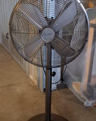 Ventilatore a piantana in metallo 