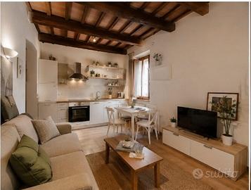 Bilocale-Firenze San Frediano-libero con balcone