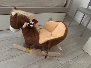 Cavallo a dondolo con suoni