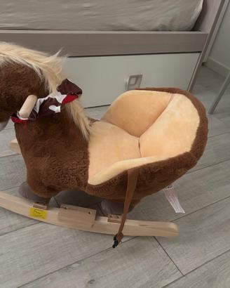 Cavallo a dondolo con suoni