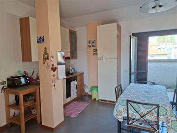 CANTU' vendiamo BILOCALE mansardato