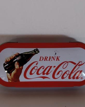 Scatola Coca-Cola vintage in metallo 9x2 cm