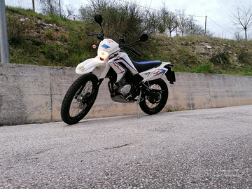 Moto Enduro Malaguti 125 4 tempi tenuta bene