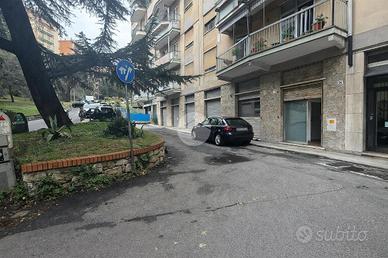 NEGOZIO A GENOVA
