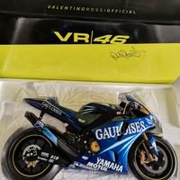 Minichamps 1:4 Valentino Rossi R1 Yamaha 2004 Rara