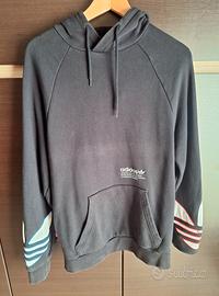 Felpa nera sportiva Adidas con cappuccio