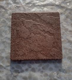 Piastrelle esterni 15x15 in gres porcellanato.