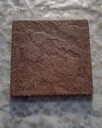 Piastrelle esterni 15x15 in gres porcellanato.