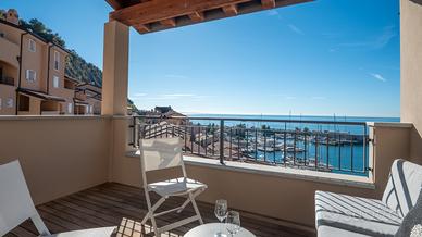 Porto Piccolo, eleganza vista mare