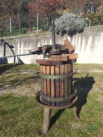 Torchio manuale  per uva seminuovo.