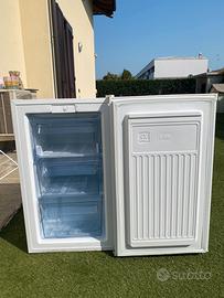 Congelatore verticale Hisense FV85D4BW1
