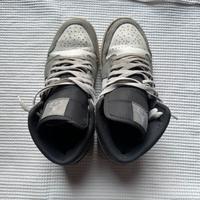 Air Jordan 1 Mid “Light Smoke Grey-White”