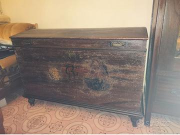 Antica Cassapanca in Legno
