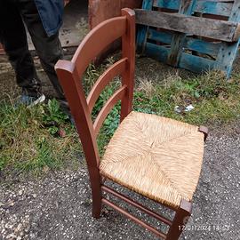 Sedie di legno