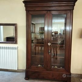 Vetrina francese dell'800