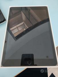 A2429 su iPad 8 32GB (Wi-Fi + Cellular)
