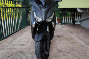 Yamaha x max 400 Momo design