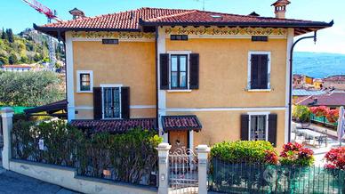 Villa di 275 m² con più di 5 locali e box auto a T