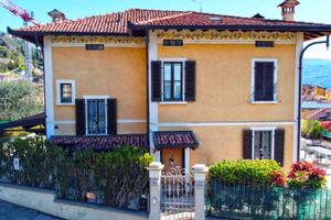 Villa di 275 m² con più di 5 locali e box auto a T