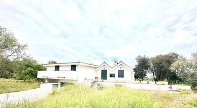 PRESTIGIOSA VILLA + un parco edificabile 5.690 mq