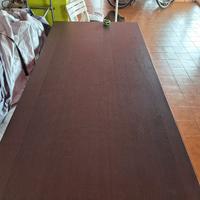 tavolo legno scuro