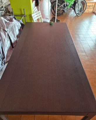 tavolo legno scuro