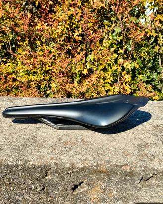 sella Arione R1 versuse Evo S carbon Braided  nera