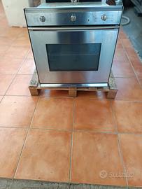 forno.smeg come nuovo solo 2 anni mah usato.poco