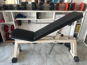 Palestra fai da te con panca tecnogym