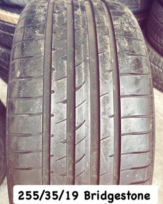 2 pneumatici estivi 255/35/19 run Fiat al 90%