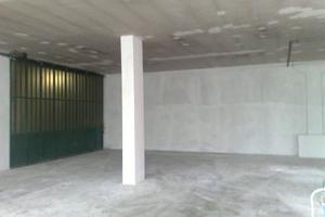 Immobile di 400 m² con 1 locale a Trofarello