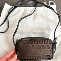 Borsa Fendi a tracolla