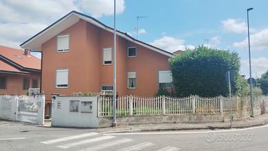 Trilocale al piano primo in villa trifamiliare