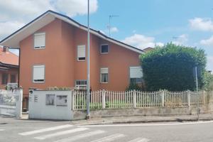 Trilocale al piano primo in villa trifamiliare