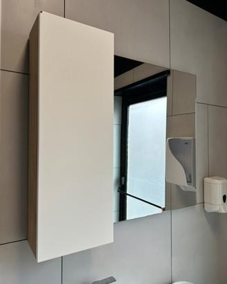 Specchio per il bagno con anta in legno