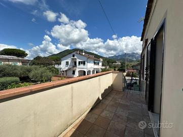 CASA SEMINDIPENDENTE A CARRARA