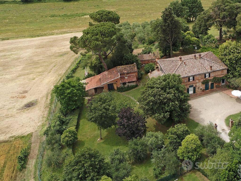 Rustico / Casale di 500 m² con più di 5 locali e b - Vista 3