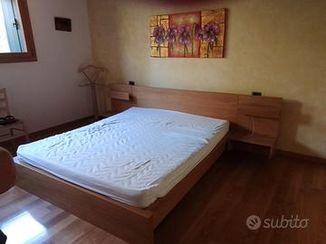 letto matrimoniale ikea completo di comodini 