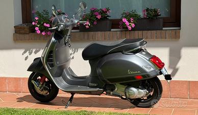 Vespa 300 gts