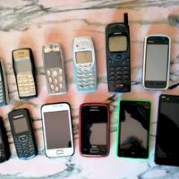 Lotto 12 cellulari smartphone Nokia Samsung