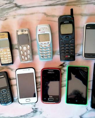 Lotto 12 cellulari smartphone Nokia Samsung