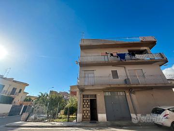 Casa indipendente a Partinico, Via R. nell'Emilia