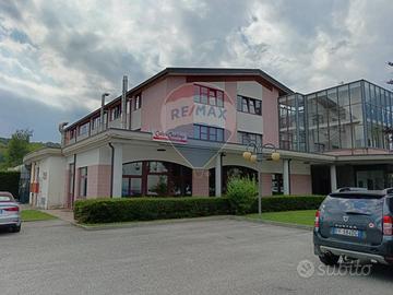 Locale Commerciale - Alpago