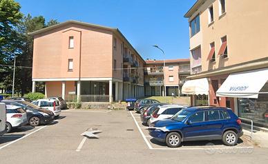 Box auto in piazza Felino