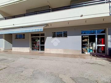 NEGOZIO A MARTINSICURO