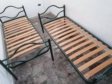 Armadio cameretta, due letti singoli senza materas