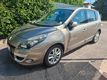 RENAULT Scénic 1.5dci - 2010