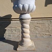 vaso in cemento e colonna