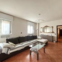 CASA SEMINDIPENDENTE A CORTE DE' CORTESI CON CIGNO